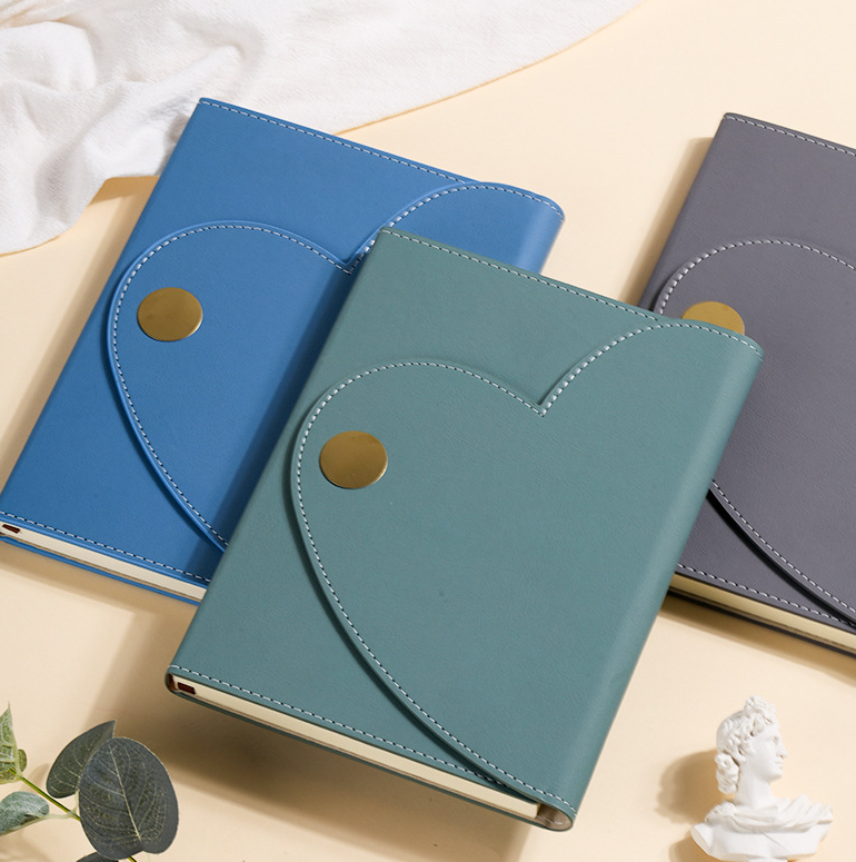 Heart Pattern A5 Notebook 3-Fold Closure Metal Buckle Luxury Business Diary Gift Box Corporate Gift Set Cover PU
